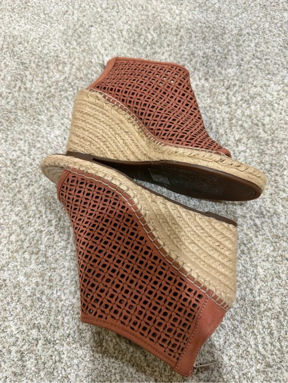 Vince Camuto Lereena Leather Wedge Sandals – Women’s Size 8M – Never Worn